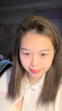 兄弟们！全网最大奶子来了~【甜甜甜甜圈】奶控专属~！这是我见过最大的奶子了~！挺漂亮的 截图9