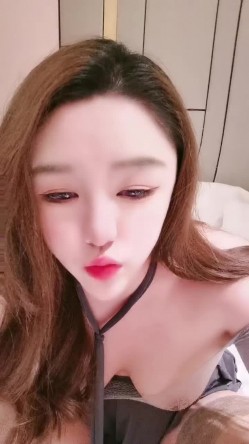 国产小美女小小丰满的坦克妹妹，蜜桃臀撅起屁股特写蝴蝶逼自己动手自慰 截图1