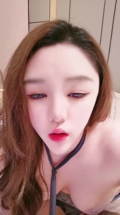 国产小美女小小丰满的坦克妹妹，蜜桃臀撅起屁股特写蝴蝶逼自己动手自慰 截图2