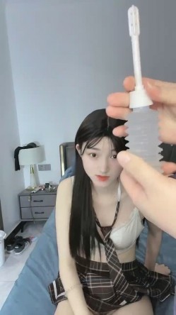 这男的也太爽了 和零零后小姨子偷情『04年小情妇』清纯的一逼 穿着JK制服啪啪还全程无套 截图11