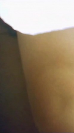 收藏推荐扫底惊现高颜值无内骚货这么多骚货出门不穿内裤竟发现某个骚逼的逼都湿润了 截图3
