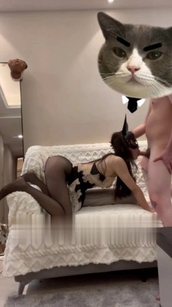 露脸才是王道！颜值天花板极品身材某航空姐工作期间是女神下班就成为金主母狗各种淫乱自拍很反差 截图1