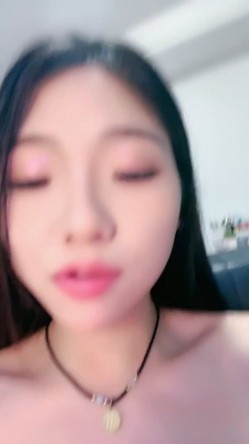 甜美乖巧美少女！性感情趣装吊带丝袜！表情一脸淫荡，跳蛋假屌双管齐下，抽插骚穴娇喘不断 截图16