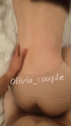 上海高端绿帽癖夫妇「Oliva_couple」极品淫妻皮肤紧致网约单男献妻、夫妻交换多人淫乱 截图7