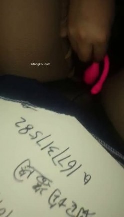 《震撼 福利》微博推特网红丝袜反差婊【湿宝贝】水手制服透明丝袜足交啪啪震动蛋肉棒一起配合肏诱惑难挡 截图5