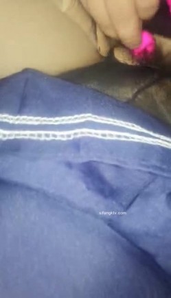 《震撼 福利》微博推特网红丝袜反差婊【湿宝贝】水手制服透明丝袜足交啪啪震动蛋肉棒一起配合肏诱惑难挡 截图13