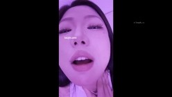 超美阿黑颜女神原档泄密，标准的一个眼镜婊，大眼睛萌妹，反差感，淫荡的表情挑逗极了 截图1
