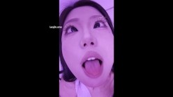 超美阿黑颜女神原档泄密，标准的一个眼镜婊，大眼睛萌妹，反差感，淫荡的表情挑逗极了 截图2
