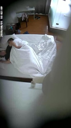 上帝视角真实记录情侣PK偸情~各种反差小贱人中年熟女开房滚床单~刚射完歇一小会又搞起来 截图6