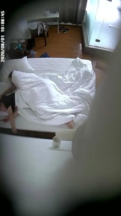 上帝视角真实记录情侣PK偸情~各种反差小贱人中年熟女开房滚床单~刚射完歇一小会又搞起来 截图10