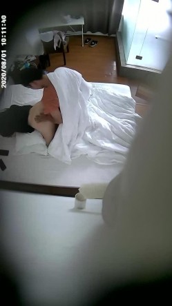 上帝视角真实记录情侣PK偸情~各种反差小贱人中年熟女开房滚床单~刚射完歇一小会又搞起来 截图11