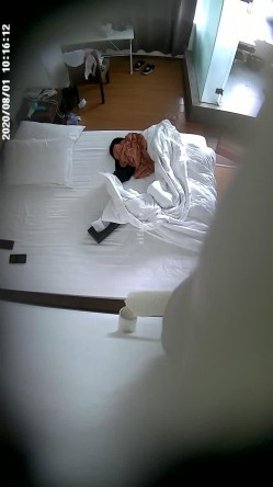 上帝视角真实记录情侣PK偸情~各种反差小贱人中年熟女开房滚床单~刚射完歇一小会又搞起来 截图14
