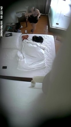 上帝视角真实记录情侣PK偸情~各种反差小贱人中年熟女开房滚床单~刚射完歇一小会又搞起来 截图16