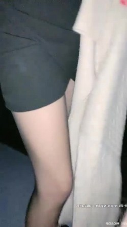 【Avove】系列合集，野战爱好者，带着炮友各地留精，最爱无毛肥逼包臀裙肉丝 截图6