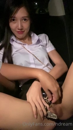 泰国纯天然反差少妇「dream」OF日常露脸性爱私拍 野外、阳台、车震、门口啪啪 现实OL网上母狗 截图16