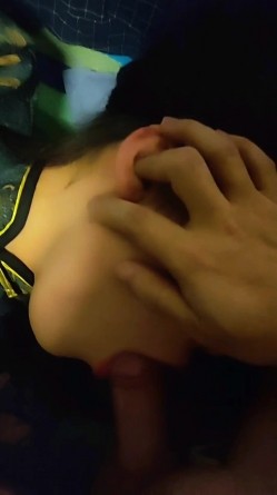 旗袍风阿姨，拜倒在小伙子的鸡巴下，’表演个深喉，对，全含进去，拿鸡巴抽脸上‘，啊啊啊哥哥艹死我！ 截图6