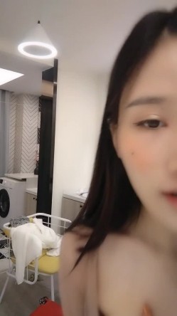 超级清纯甜美的学生妹，校花级别的颜值，声音也好甜美，今天心情不大好，很少笑，绝世第一蜜臀，翘着美臀对着你 想要舔屏的节奏 截图3