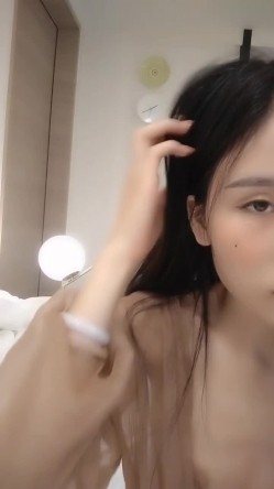 超级清纯甜美的学生妹，校花级别的颜值，声音也好甜美，今天心情不大好，很少笑，绝世第一蜜臀，翘着美臀对着你 想要舔屏的节奏 截图14