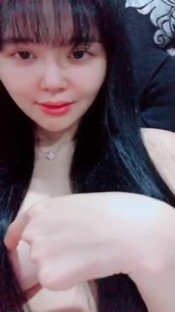 【极品女神系列】性感爆乳女神刘钰儿口舔香蕉超诱惑口活展示 性感舞骚弄姿抖音诱惑视频合集 高清720P版 截图9