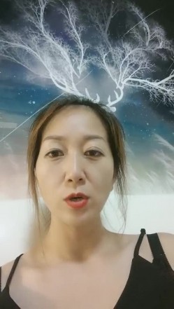 风骚的熟女大姐一个人发骚，洗着澡陪狼友揉捏骚奶子特写逼逼给狼友，自慰呻吟淫声荡语不断挑逗，听狼友指挥 截图1