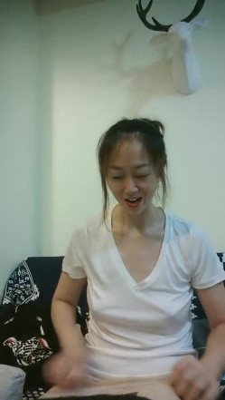 风骚的熟女大姐一个人发骚，洗着澡陪狼友揉捏骚奶子特写逼逼给狼友，自慰呻吟淫声荡语不断挑逗，听狼友指挥 截图13