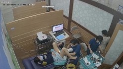 《妇产科监控破解》多位美女少妇张开大腿让医生又抠又摸检查阴道 截图7