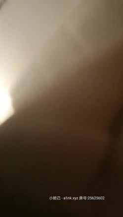 玩弄昏睡中小少妇，【花少PUA泡良达人】拔掉裤子狂舔鲍鱼，强悍舌功攻势下娇喘阵阵，闺房私密下玉体横陈必须插入 截图7