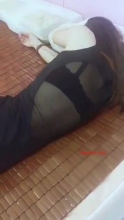火爆网红鹿少女剧情演绎打工妹午休被小偷潜入没有财被胶布封口绑手劫色爽到叫哥哥 截图2