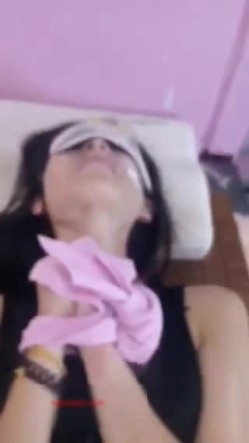 火爆网红鹿少女剧情演绎打工妹午休被小偷潜入没有财被胶布封口绑手劫色爽到叫哥哥 截图14