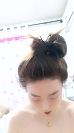 县城的极品小少妇，【小河弯弯】，户外尿尿~道具自慰~无套啪啪~内射口爆吞精 截图11