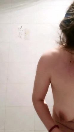县城的极品小少妇，【小河弯弯】，户外尿尿~道具自慰~无套啪啪~内射口爆吞精 截图15