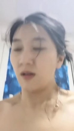 精品流出果贷门中的 ️大美女刘璐佳最新流出自慰尿尿洗澡.手指插入自慰叫床日常生活自拍 截图9