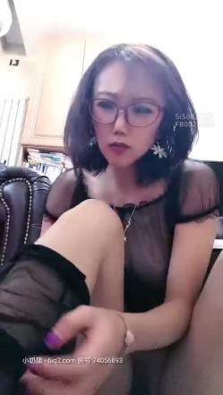 骚浪贱英语老师 再次线上授课用棒棒搞得自己兴奋不已淫水直流！ 截图7