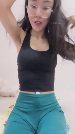 人妻深夜偷情，【爱插枪的女流氓】，跟炮友车震，不过瘾户外裸漏，好刺激好爽 截图1