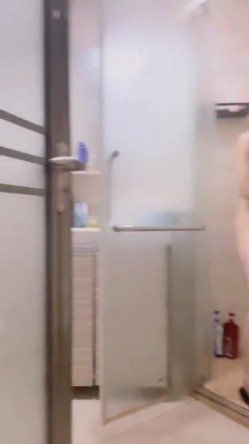 人妻深夜偷情，【爱插枪的女流氓】，跟炮友车震，不过瘾户外裸漏，好刺激好爽 截图12