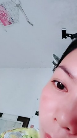 【农村骚娘们儿】贵在真实农村超骚御姐户外露出真空跳蛋自慰掰穴展示跳蛋震穴超级带劲 截图1