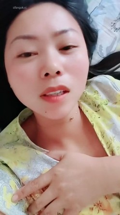 【农村骚娘们儿】贵在真实农村超骚御姐户外露出真空跳蛋自慰掰穴展示跳蛋震穴超级带劲 截图6