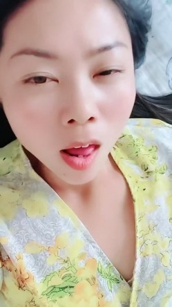 【农村骚娘们儿】贵在真实农村超骚御姐户外露出真空跳蛋自慰掰穴展示跳蛋震穴超级带劲 截图7