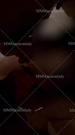 极品绿帽情侣【MMMacaronlady】老公带单男一起3P性感娇妻，前后小嘴全部塞满 被操的骚叫不停，声音动听 截图4