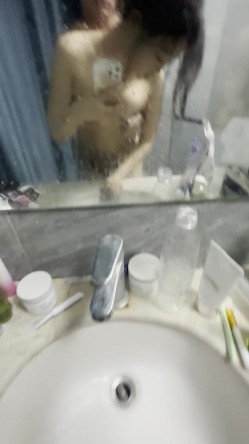 胸上纹蝴蝶的M属性母狗果然骚 不雅视频流出 截图6