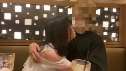 fc2ppv-4382850 色白で黒髪清楚な新社会人１年目。甘えん坊な彼女が働くオンナになった就職祝いにイチャラブデート！その後は濃厚セックスで２発の大量中出し。 截图2