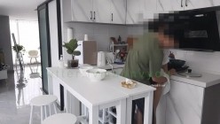重磅炸弹！万人求档高门槛梦幻联动，顶级绿帽网红大咖联手【绿帽女友+你的大婊姐】私拍，当着男友的面给戴绿帽子 截图2