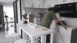 重磅炸弹！万人求档高门槛梦幻联动，顶级绿帽网红大咖联手【绿帽女友+你的大婊姐】私拍，当着男友的面给戴绿帽子 截图4