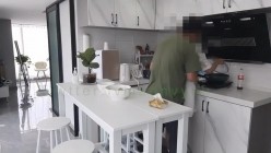 重磅炸弹！万人求档高门槛梦幻联动，顶级绿帽网红大咖联手【绿帽女友+你的大婊姐】私拍，当着男友的面给戴绿帽子 截图13