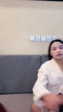 嫩妹【菲菲每天都饿】少女之心 携闺蜜一起 全裸自慰秀 极品身材大奶嫩穴 高能无尿点 截图6