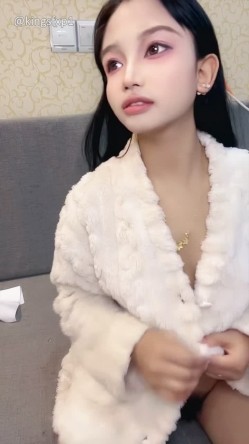 嫩妹【菲菲每天都饿】少女之心 携闺蜜一起 全裸自慰秀 极品身材大奶嫩穴 高能无尿点 截图14