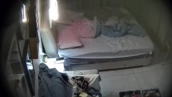 酒店偷拍 ️大学生情侣放假带着行李箱相聚妹子穿上情趣女仆装满足饥渴男友 截图3