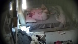 酒店偷拍 ️大学生情侣放假带着行李箱相聚妹子穿上情趣女仆装满足饥渴男友 截图9