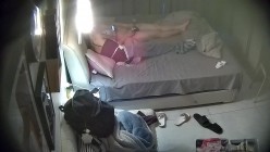 酒店偷拍 ️大学生情侣放假带着行李箱相聚妹子穿上情趣女仆装满足饥渴男友 截图13