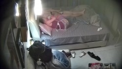 酒店偷拍 ️大学生情侣放假带着行李箱相聚妹子穿上情趣女仆装满足饥渴男友 截图14